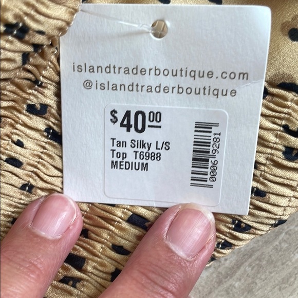 Animal Print Puff Sleeve Crop Top size Medium NWT - Picture 3 of 3